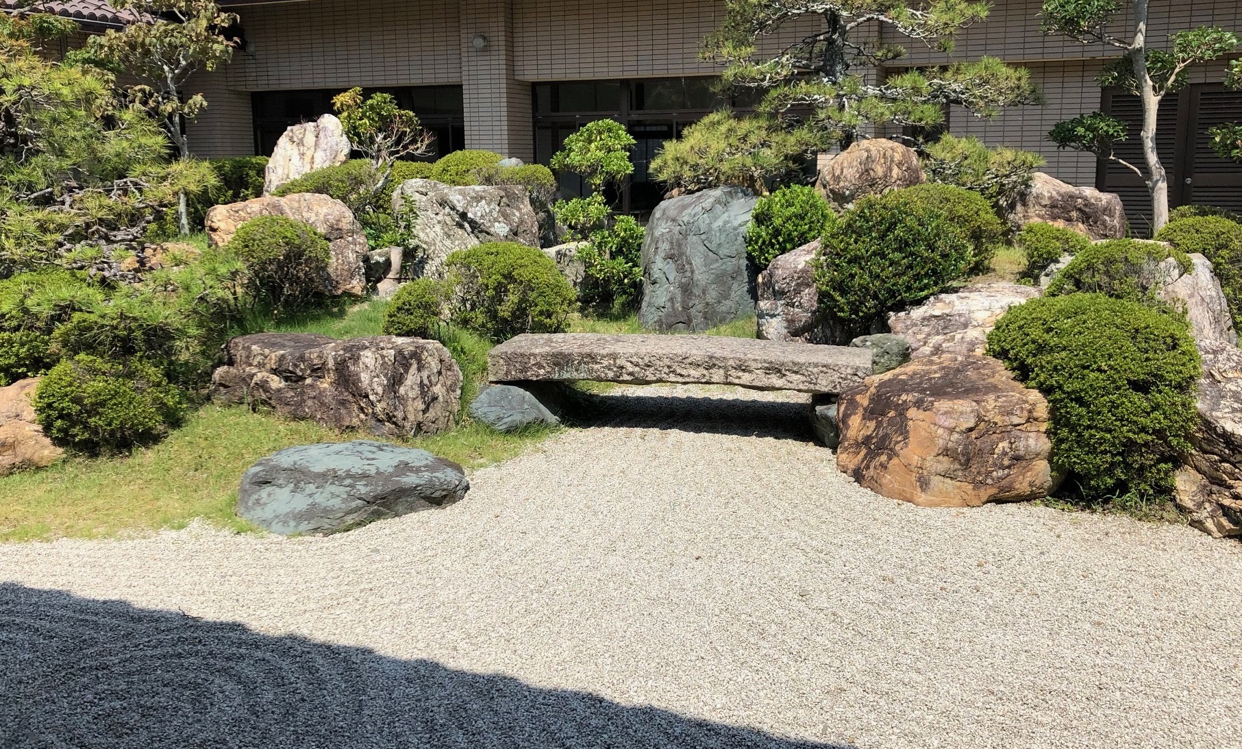 老人福祉センター枯山水庭園