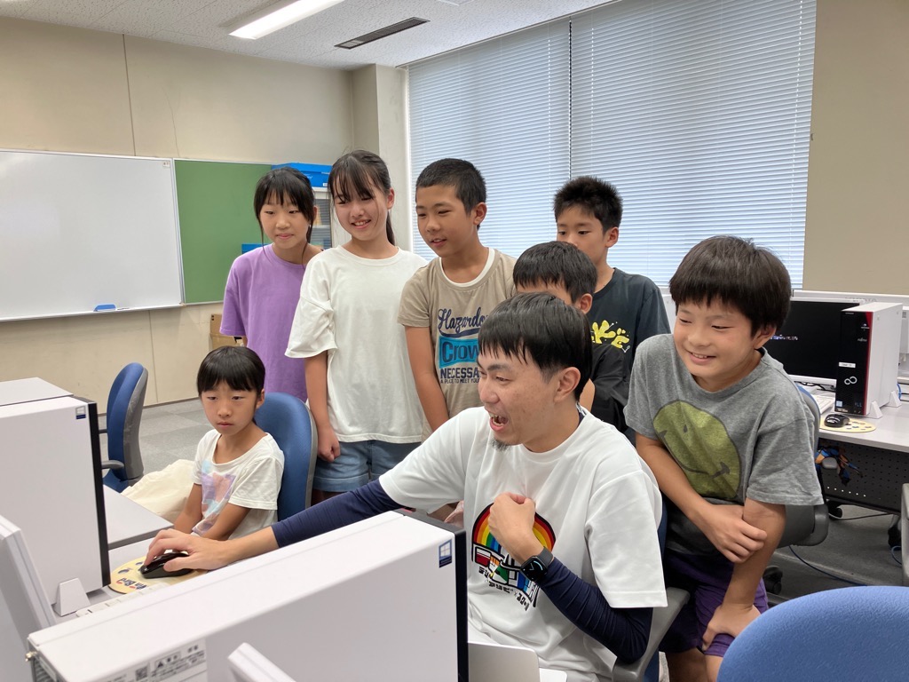 夏休みゲームプログラミング教室の様子