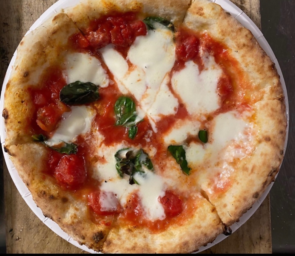 Pizzeria Mano Manoのピザ