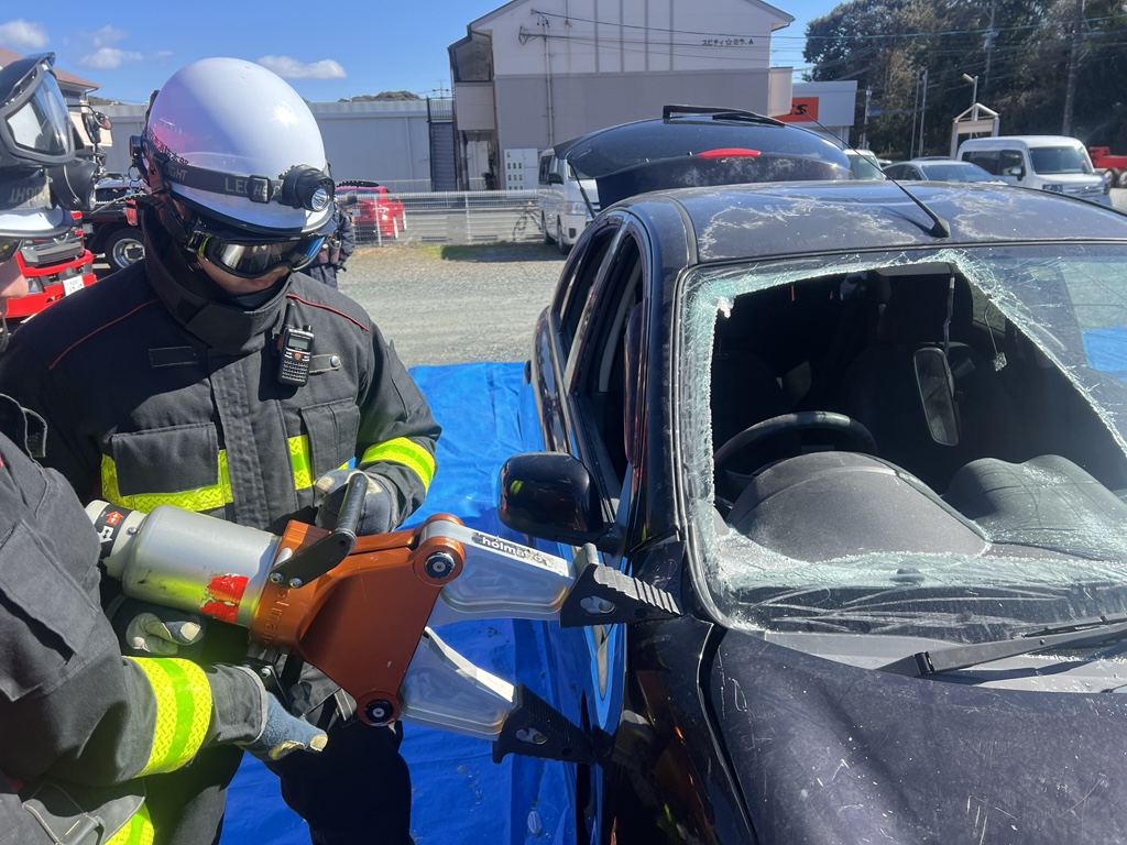 スプッレターによる車両破壊