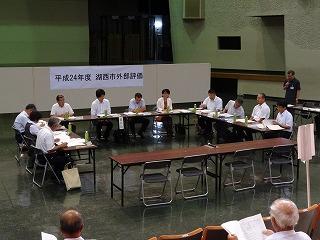 湖西市民会館ホールで実施された外部評価の様子の写真