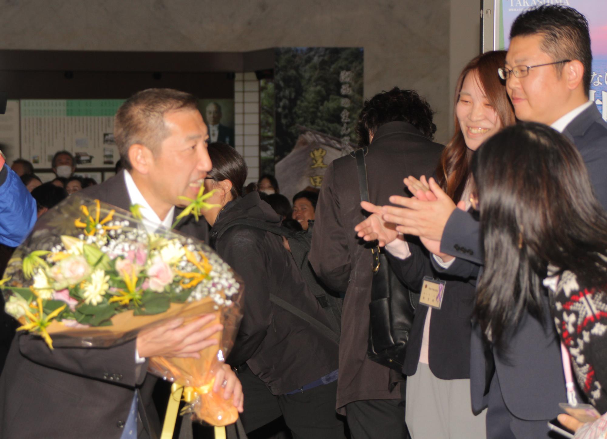 影山市長退任式の様子