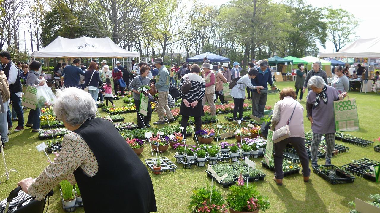 花いっぱい運動推進協議会、春と秋に行われる緑化フェアの写真