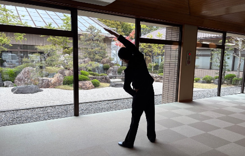老人福祉センターでラジオ体操