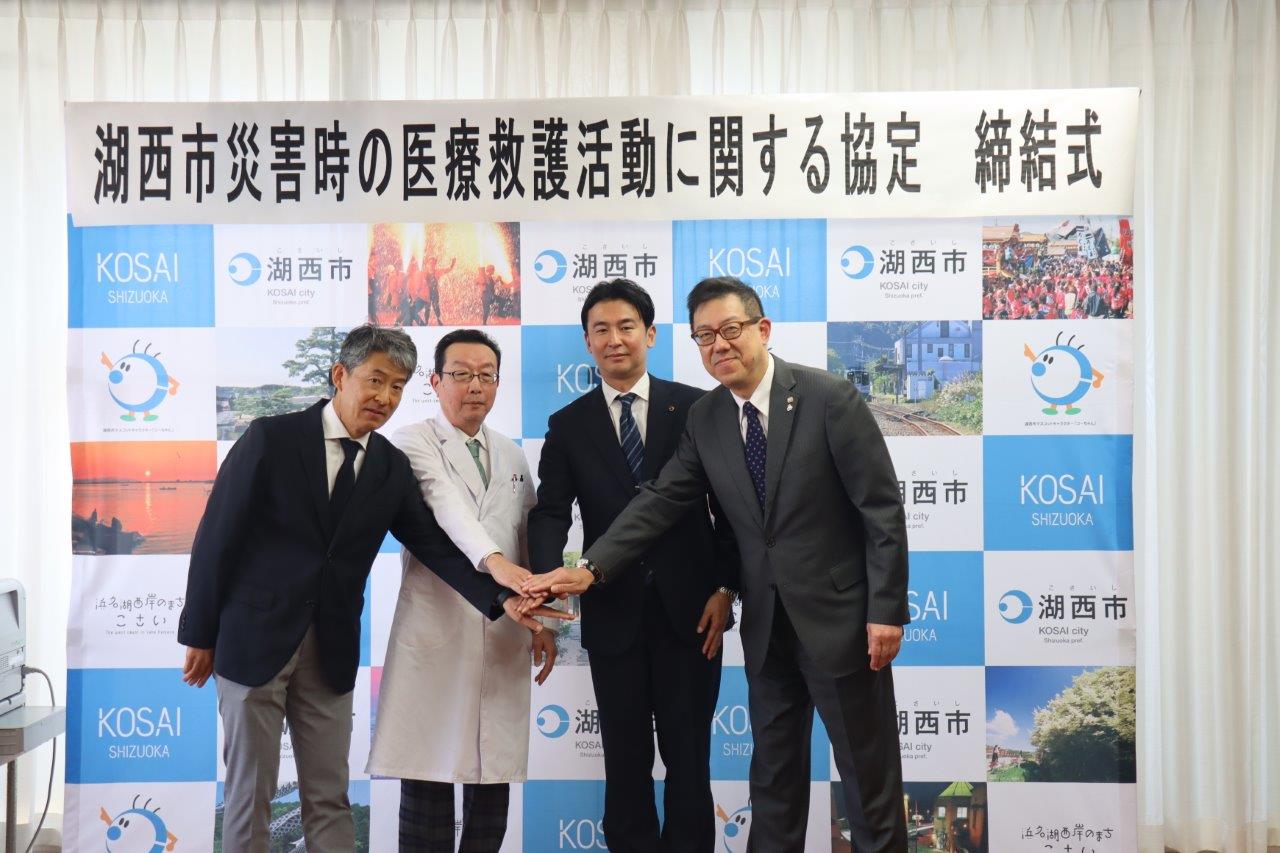 協定締結後の写真撮影