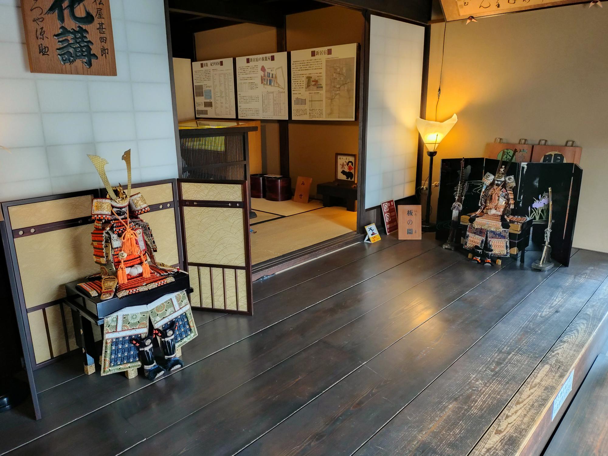 玄関板の間の五月人形