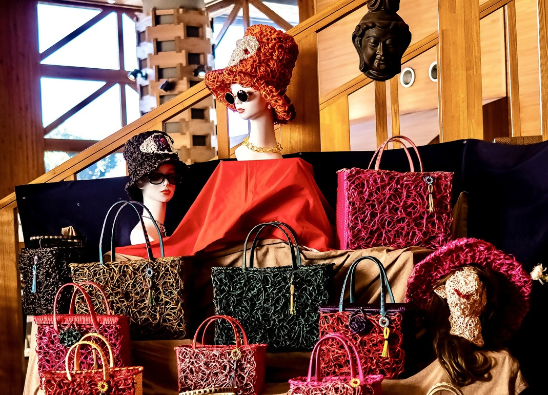 でたらめ編みのバッグや帽子