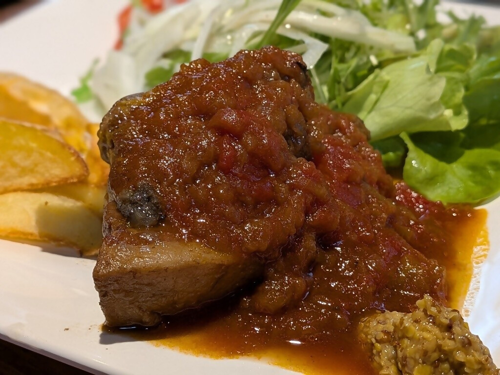 カフェベイスの豚肉料理