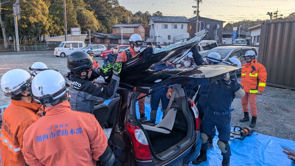 車両破壊訓練訓練中写真